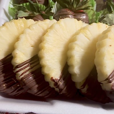 Handipped Pineapples & Strawberries