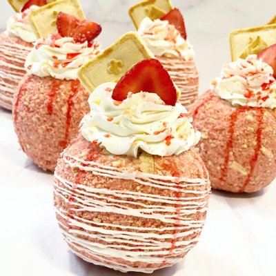 White chocolate strawberry cheesecake stuffed apple(inspired By Roshell Ingraham)