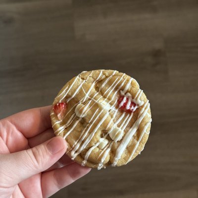 White Chocolate Strawberry Cookies 
