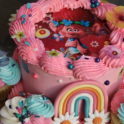 Mini Cake With 6 Cupcakes