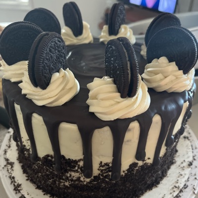 8” Cookies N Cream Cake