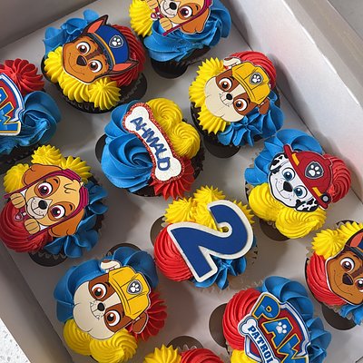 Cupcakes with Non-edible toppers