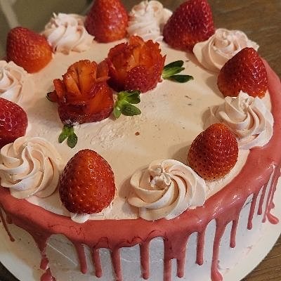 Fresh Strawberry Cake-Serves 14-20