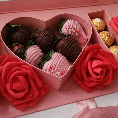 Valentine Rose Box( I❤️U & LOVE )