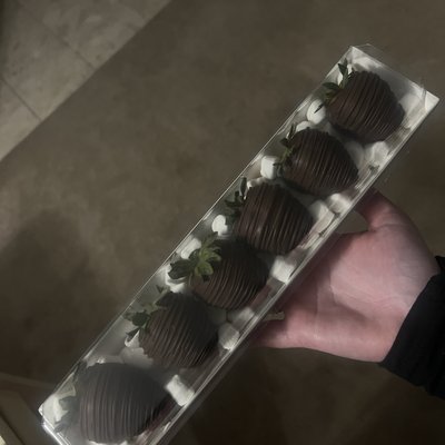half dozen basic chocolate covered strawberries