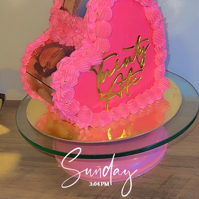 Standing Side Heart Cake (8in Cake) 