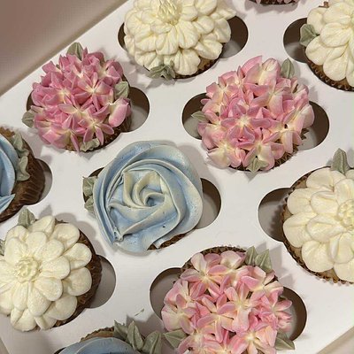 Custom Floral Cupcakes 