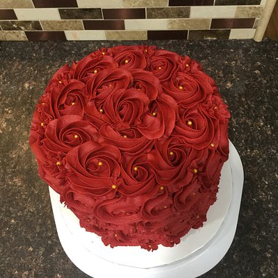 Red Roses Cake! Vanilla W/Buttercream Frosting 8” Feeds 15-24 Ppl