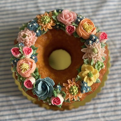 10” Luscious Lemon Bundt
