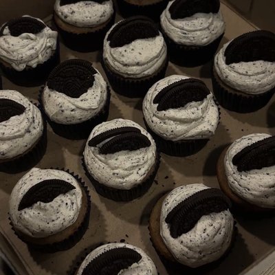 dozen cupcakes