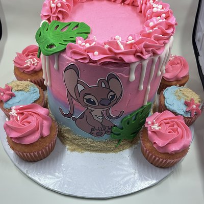 6 Inch Cake with Cupcakes