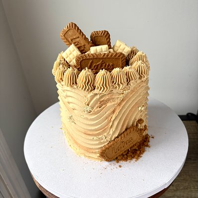Golden Biscoff Bliss Cake 