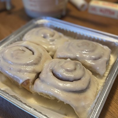 Coffee Shop Cinnamon Roll - 4 Pack (traditional)