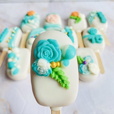CUSTOM CAKESICLES 