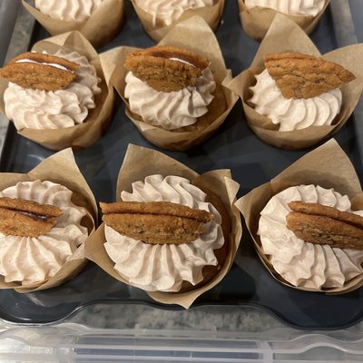 Oatmeal Cream Pie Cupcake