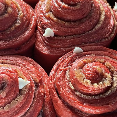 6PK Stuffed Red Velvet Cinnamon Rolls