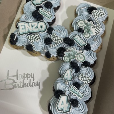 Pull Apart Cupcake Cakes 