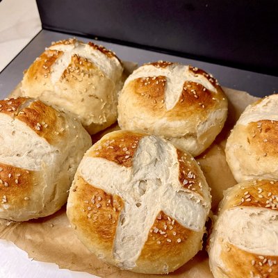 Sourdough Pretzel Buns 