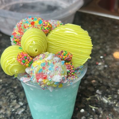 FROZEN CUP WITH GRAPES