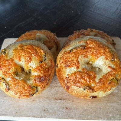 Jalapeño Cheddar Cheese Bagels- 4 Pack
