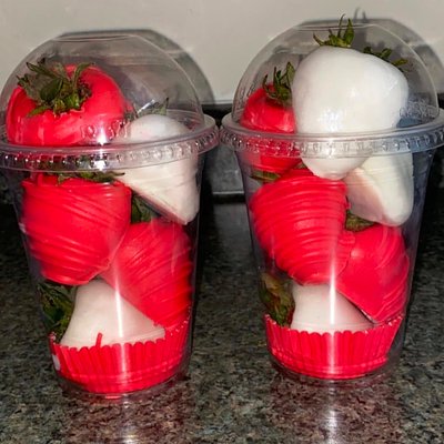 Customizable Strawberry Cups 
