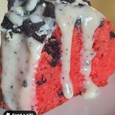 Strawberry Oreo Cake With Oreo Icing 