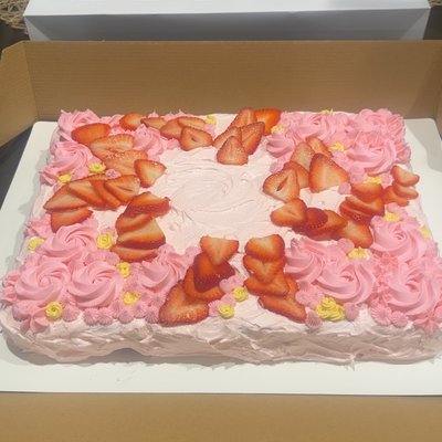 Half-Sheet Cake (18x13) Strawberry Cake