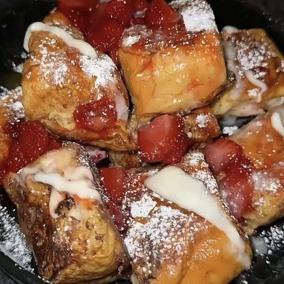 Strawberry Cheesecake Stuffed French Toast 