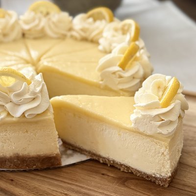 8” Lemon Cheesecake with Lemon Curd