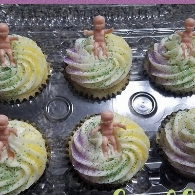 King Cake Flavored Cupcakes Plain