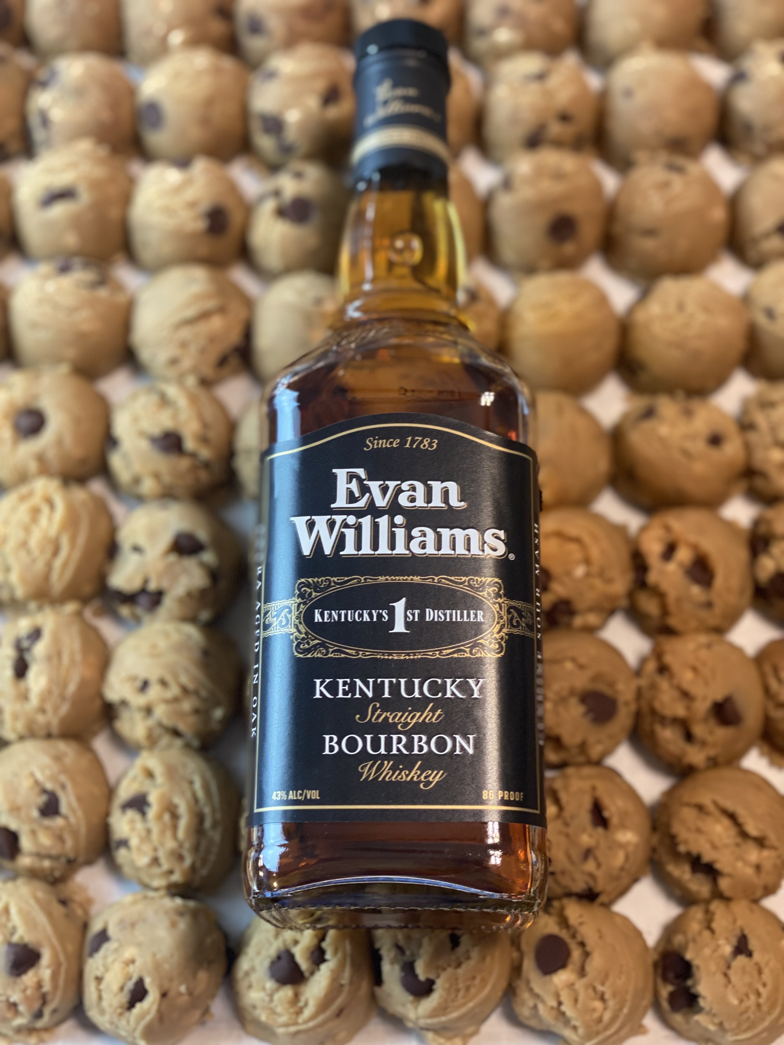 BOURBON & TOFFEE BROWN BUTTER CHOCOLATE CHIP - 32oz container makes 21 cookies