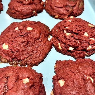 Red Velvet & White Chocolate Chunk Cookies (6)