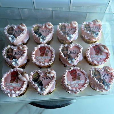 Custom/Glam Cupcake (no Berries )