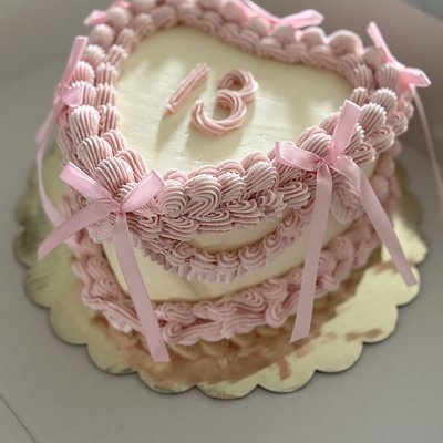 Heart Vintage Cake 