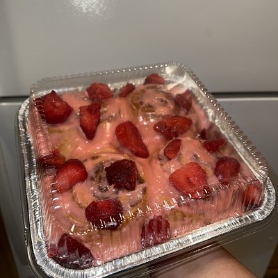Strawberry Sweet Rolls (4 Count)