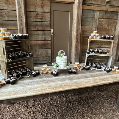 Advanced-Dessert Table Set Up