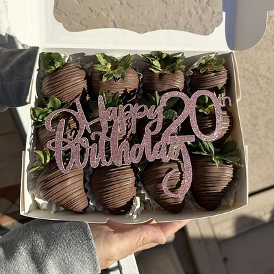 Simple Chocolate Berries (1 Dozen) 