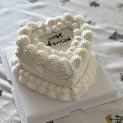 Heart Shaped Cake (5-8 Servings)
