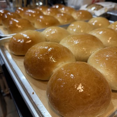 Texas Roadhouse-Style Sourdough Rolls – Dozen