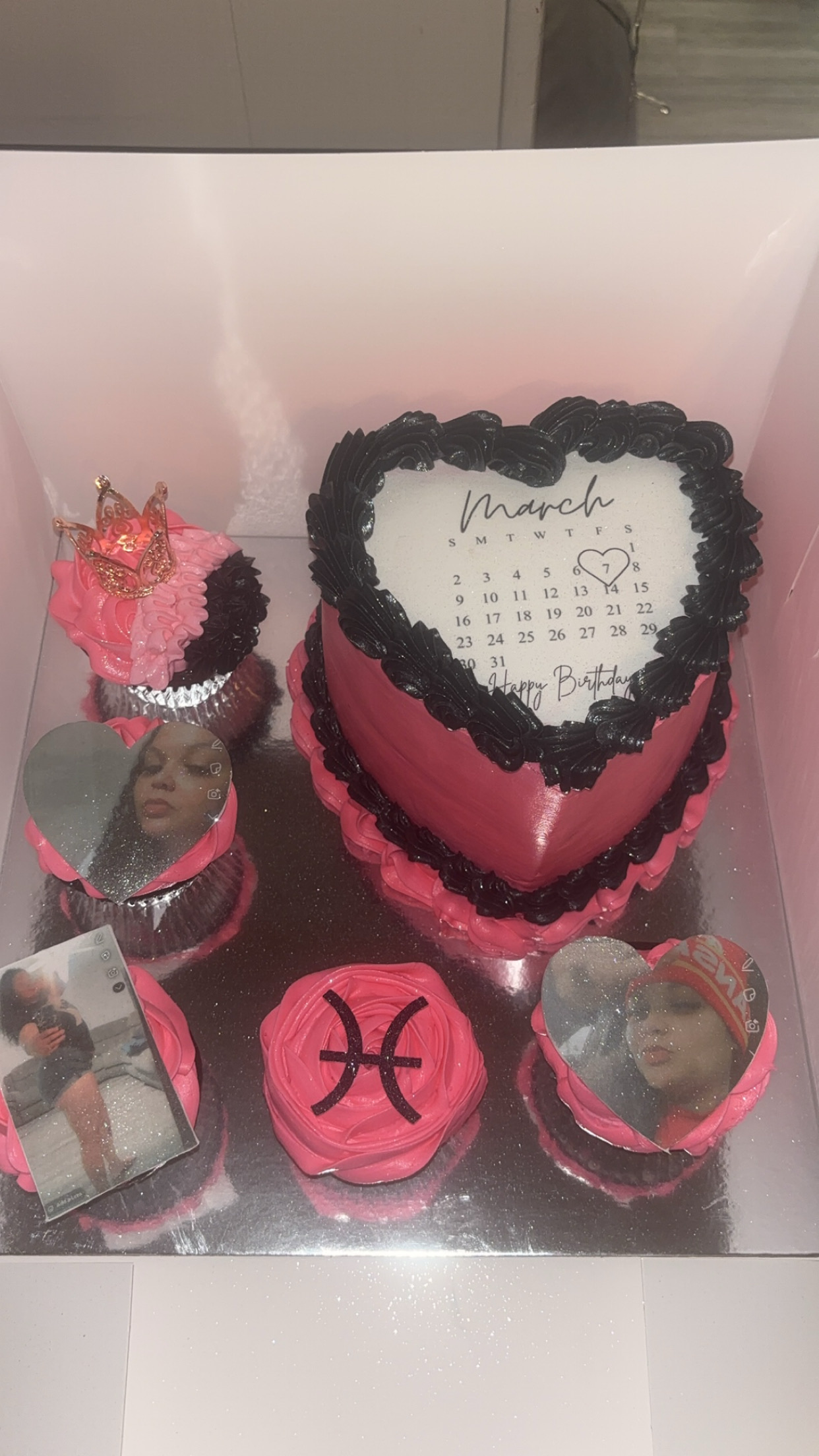 Bento Board 6” Cake 5 Cupcakes 