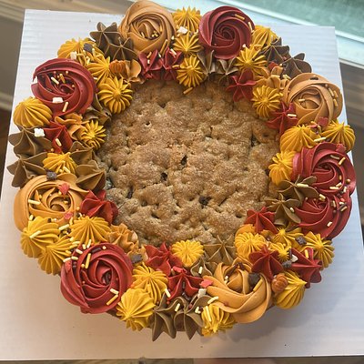 Seasonal Cookie Cakes