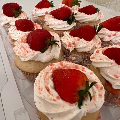 Strawberry Crunch Cupcakes 