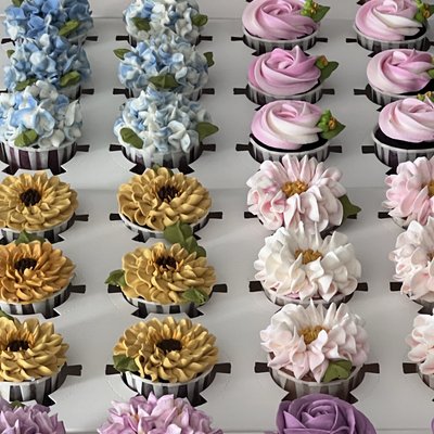 24 Floral Mini Mi Cupcakes $2ea