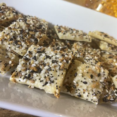 Everything Bagel Crackers-Large