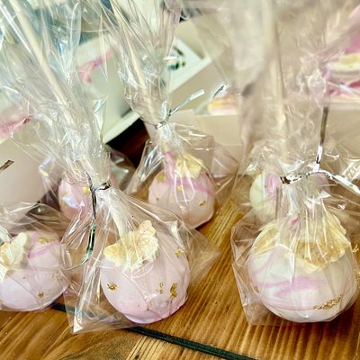 Custom cake pops