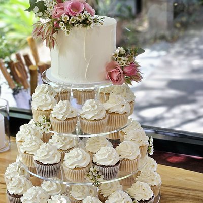 Wedding style cupcakes