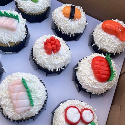 Fondant Topped Cupcakes