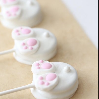 Oreo/cake pops- Easter BUNNY Butts