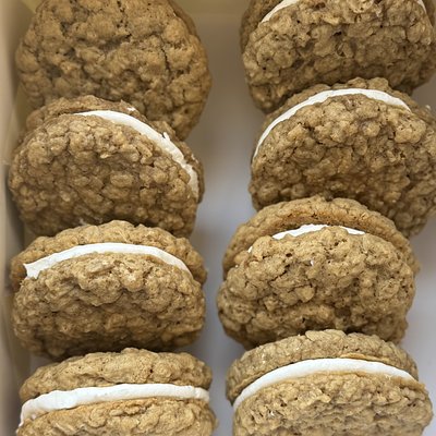 1/2 Dz Oatmeal Cream Pies 