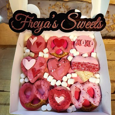 Valentin's Assorted Treats Box - 9 Count